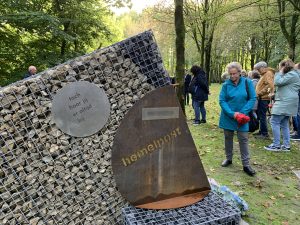 Opening monument Verloren Parel op begraafplaats Zeewolde